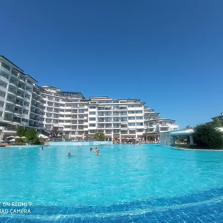 Апартамент Emerald & Spa,studio Ikat310