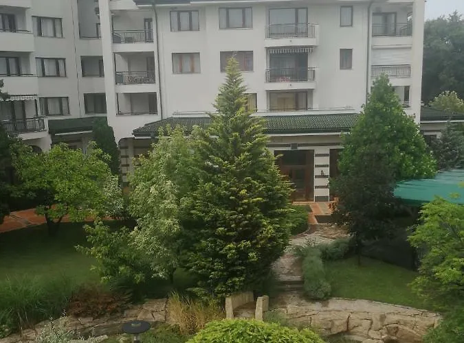 Emerald & Spa,studio Ikat310 アパート